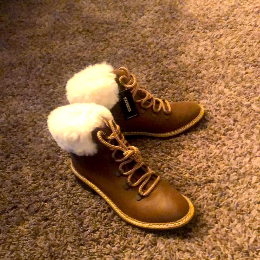 Express boots! Never Worn ☺️